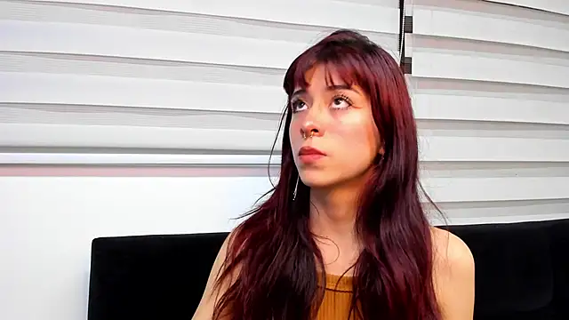 SuzzyyM online show from February 20, 11:38 pm