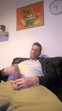 Knuffelstaaf123 online show from January 14, 9:42 pm