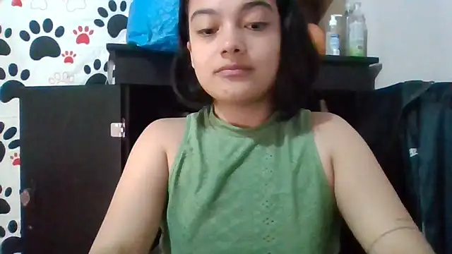 Snapshot of littlemelii chatting on October 13, 12:02 am littlemelii online show from October 13, 12:02 am