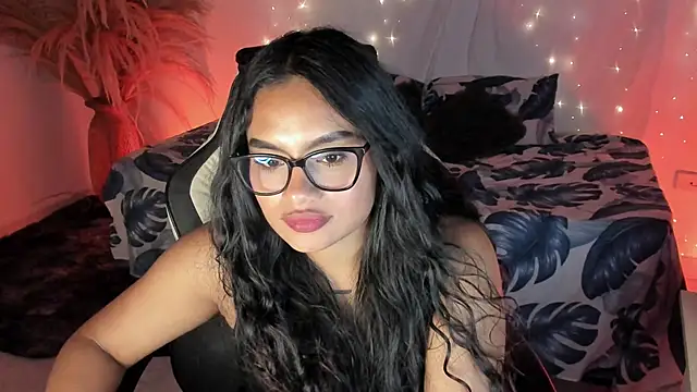 Riana Kean online show from April 10, 6:30 am