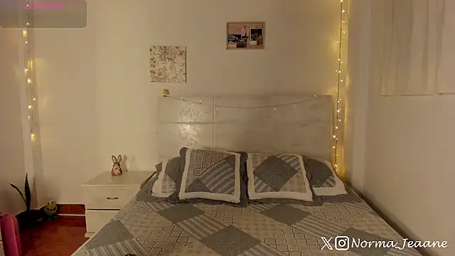 Norma-Jeaane online show from October 28, 2:56 pm