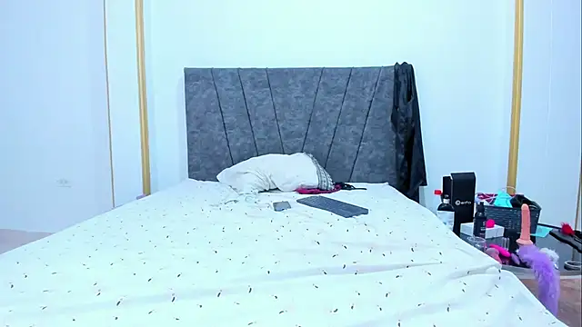 bella-black online show from October 1, 2:16 am