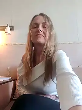 Snapshot of Evelina_cute chatting on October 2, 10:20 am Evelina cute online show from October 2, 10:20 am
