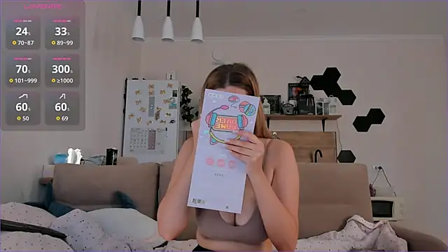 Snapshot of Girl_alone_home chatting on October 2, 3:33 am Girl alone home online show from October 2, 3:33 am