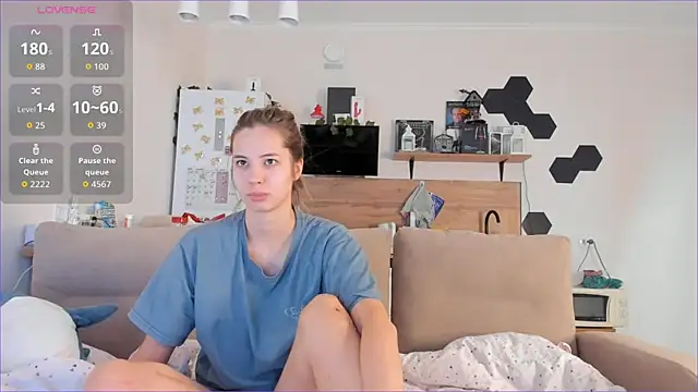 Snapshot of Girl_alone_home chatting on September 19, 3:38 am Girl alone home online show from September 19, 3:38 am