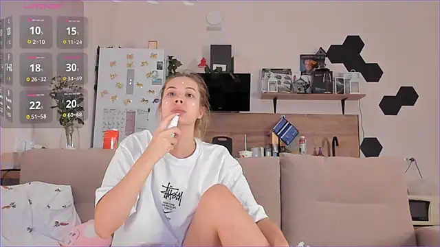 Girl alone home online show from October 31, 3:41 am