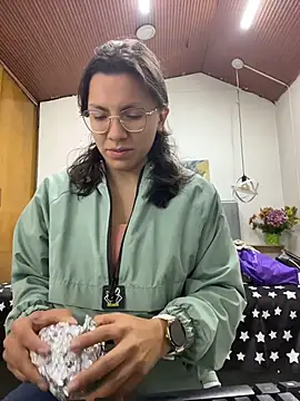 karlamorris  online show from March 31, 1:11 pm