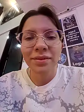 Snapshot of karlamorris_ chatting on September 16, 1:30 pm karlamorris online show from September 16, 1:30 pm