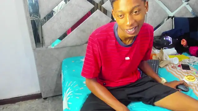 EvaxEmma online show from February 20, 2:07 pm