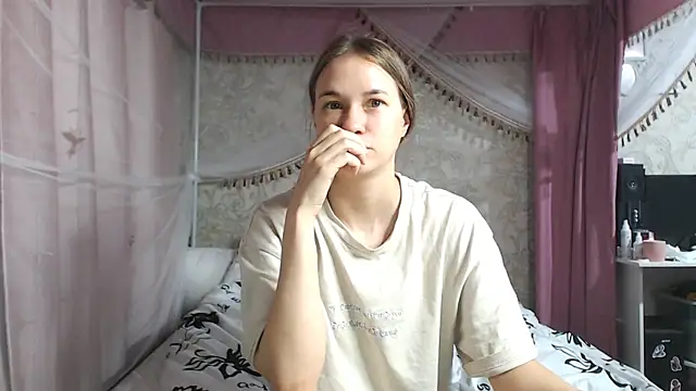 leila bambi  online show from November 21, 12:18 pm