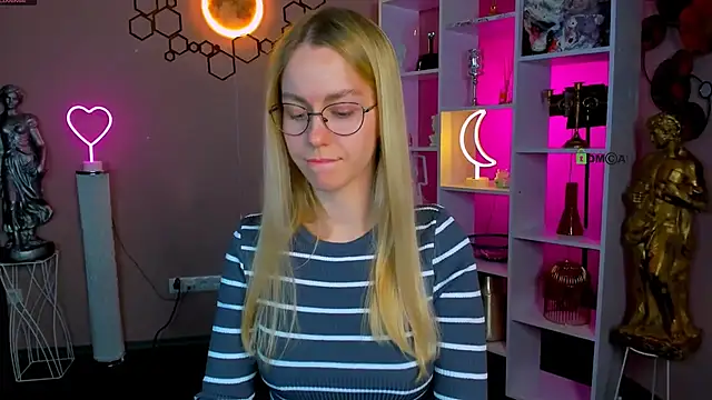 Snapshot of mary_mooore chatting on September 18, 7:45 pm mary mooore online show from September 18, 7:45 pm