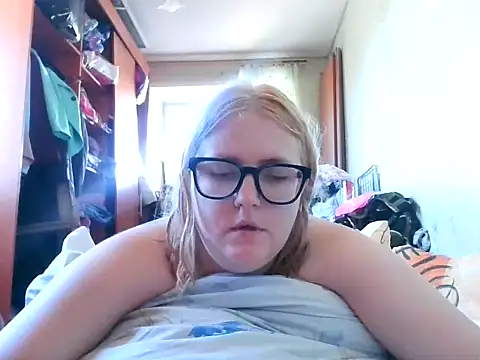 Snapshot of DesireMelissa chatting on September 30, 8:31 am DesireMelissa online show from September 30, 8:31 am