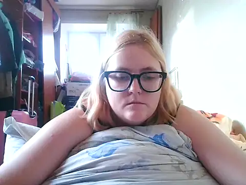 Snapshot of DesireMelissa chatting on October 14, 1:03 pm DesireMelissa online show from October 14, 1:03 pm