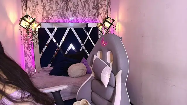 Karla hernandez  online show from October 17, 11:57 am