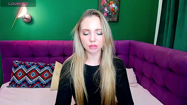 EvaMoran online show from November 14, 2:00 am