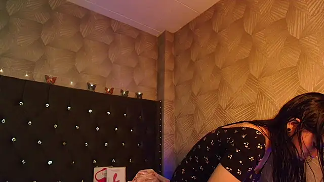 AnnaliOlsenX online show from May 24, 6:29 pm