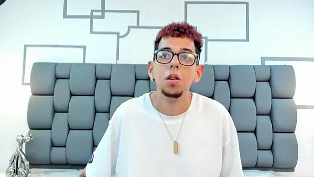 Derek and Skarlet online show from September 15, 3:31 pm