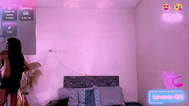 carolinemiller7 online show from March 28, 5:18 am