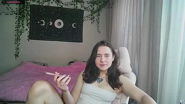 Snapshot of Aurora_workerr chatting on October 20, 7:44 am Aurora workerr online show from October 20, 7:44 am