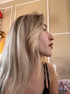 SerenaBennet online show from October 31, 10:19 am