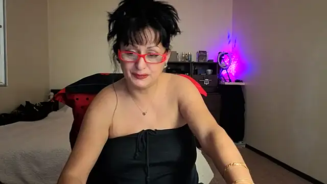 YourDreamLoverr online show from November 17, 1:28 am