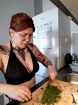 divine eve online show from April 1, 4:04 pm