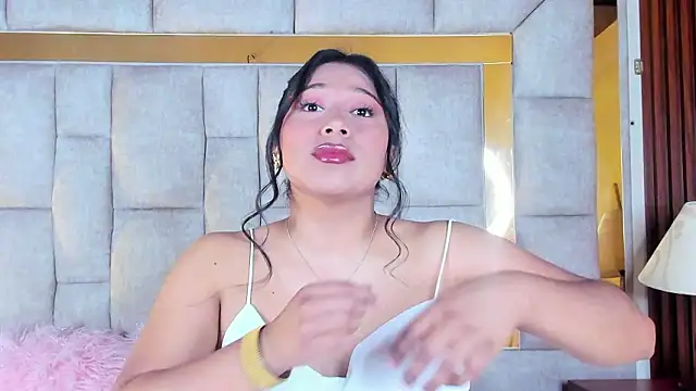 LinnaGardenia online show from February 3, 2:33 pm