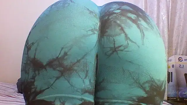 Petitiebooty online show from March 31, 12:16 pm