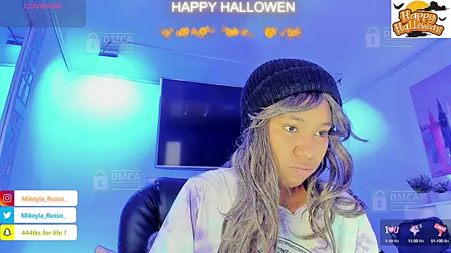 Snapshot of Mikeyla-Russo chatting on October 4, 7:07 pm Mikeyla-Russo online show from October 4, 7:07 pm