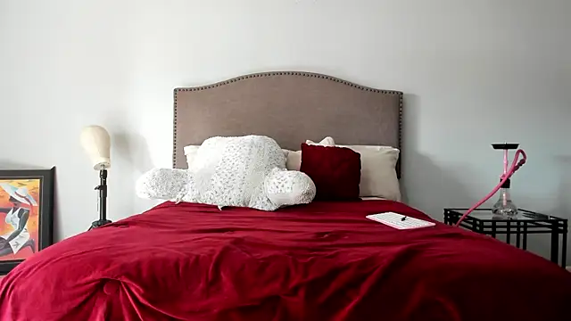 yiauana online show from September 21, 5:55 pm