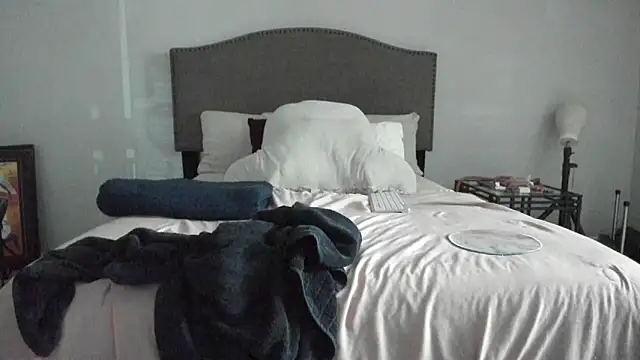 yiauana online show from October 8, 12:04 am