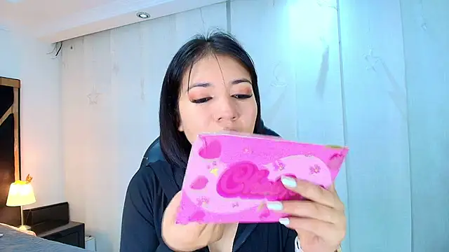 lina bedoya  online show from February 11, 11:55 am