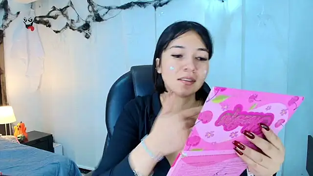 lina bedoya  online show from November 13, 11:53 am