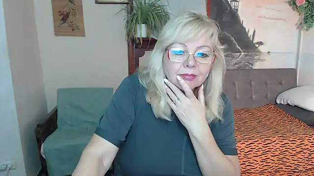 EvelynLoveShy online show from November 8, 6:46 pm