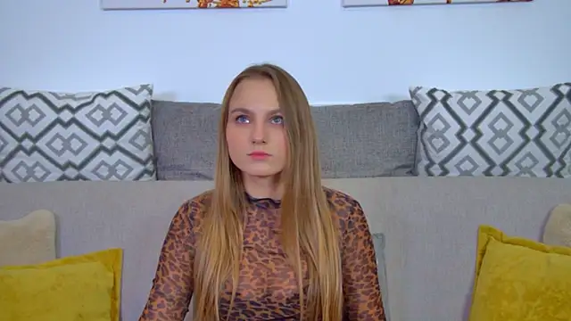 Snapshot of MelissaMelrey chatting on December 2, 9:10 am MelissaMelrey online show from December 2, 9:10 am