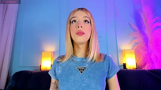Snapshot of Courtney_gonet chatting on October 14, 12:19 pm Courtney gonet online show from October 14, 12:19 pm