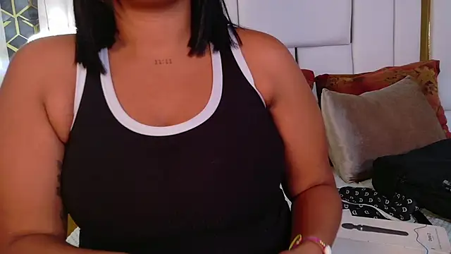 lia mariana online show from October 15, 2:19 pm