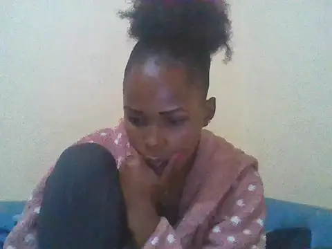 Snapshot of CharlotteDee chatting on October 18, 7:37 pm CharlotteDee online show from October 18, 7:37 pm