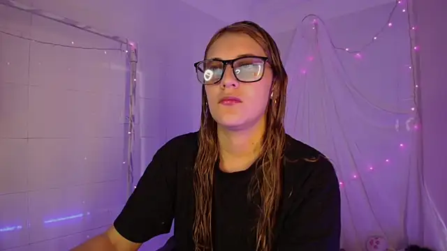 Giia paiige18 online show from November 20, 1:34 pm