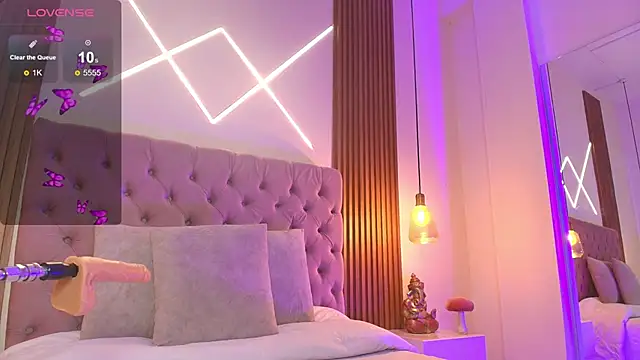 Sophia turneer online show from September 29, 9:20 pm