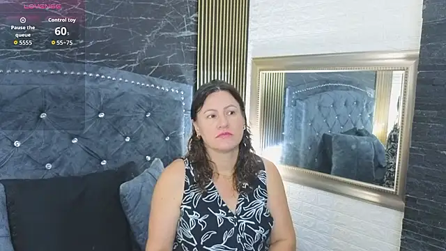 charlotte  G online show from February 8, 10:52 am