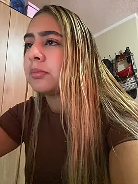 Miabonnett  online show from May 26, 4:06 pm