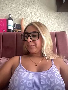 Miabonnett  online show from April 7, 3:03 pm