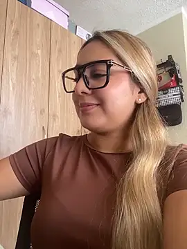Miabonnett  online show from May 22, 3:43 pm