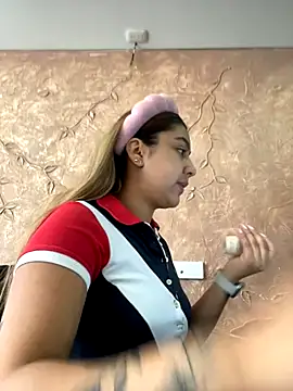 Miabonnett  online show from September 25, 12:04 pm