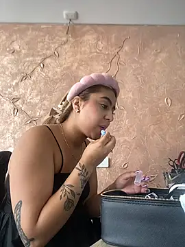 Miabonnett  online show from October 24, 12:23 pm