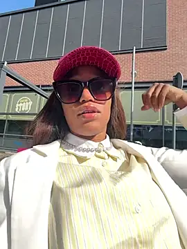 Black Dolll online show from April 14, 12:27 pm