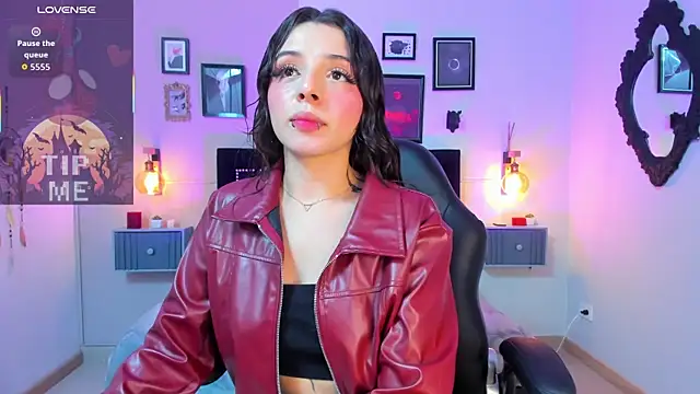 Charlotte  Benett online show from November 3, 4:38 am