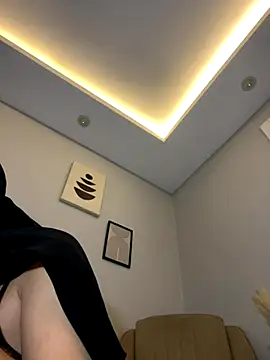 Amberonee31 online show from December 1, 8:00 pm