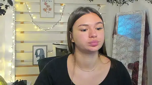 Josephine Kiss online show from November 5, 1:49 pm